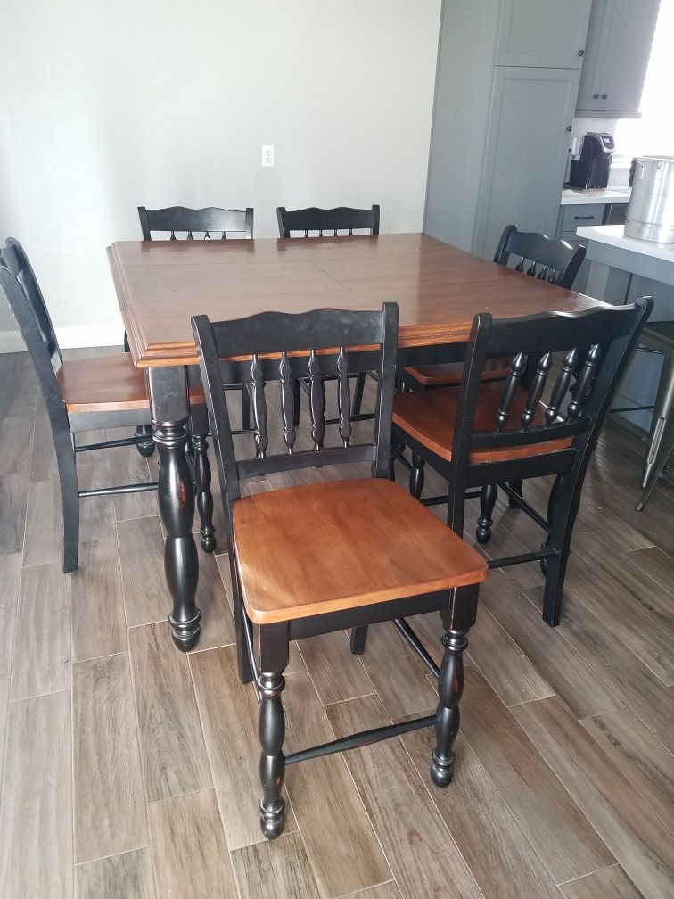 Dining set - Table and 6 chairs