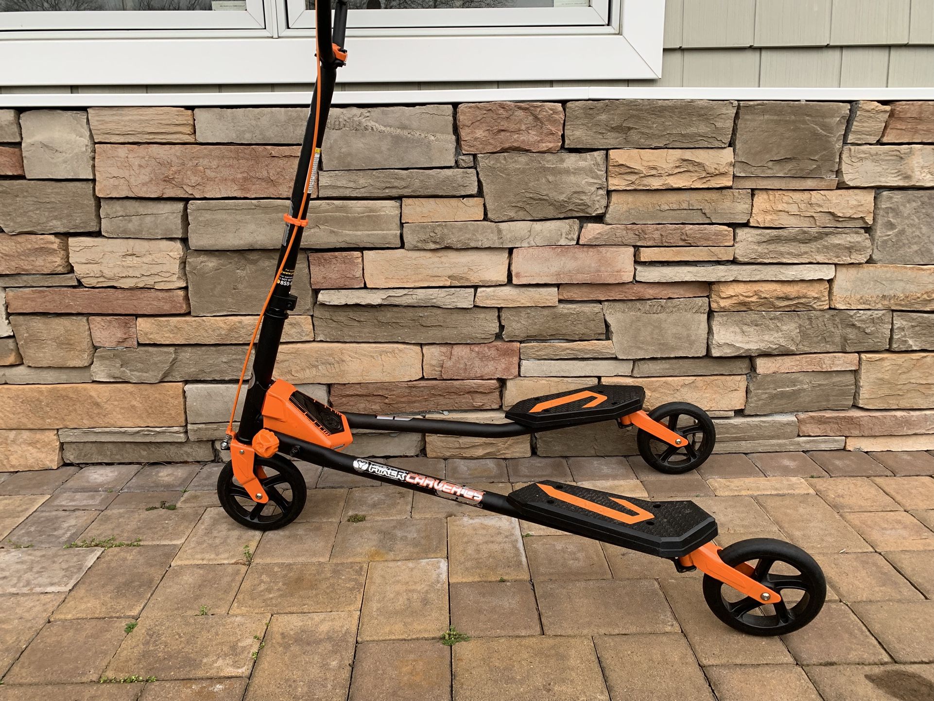 Yvolution Y Fliker Carver C5 Wiggle 3-Wheel Kick Scooter Flicker