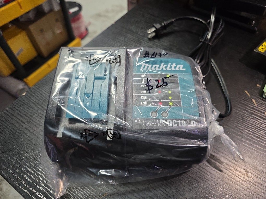 Makita Charger
