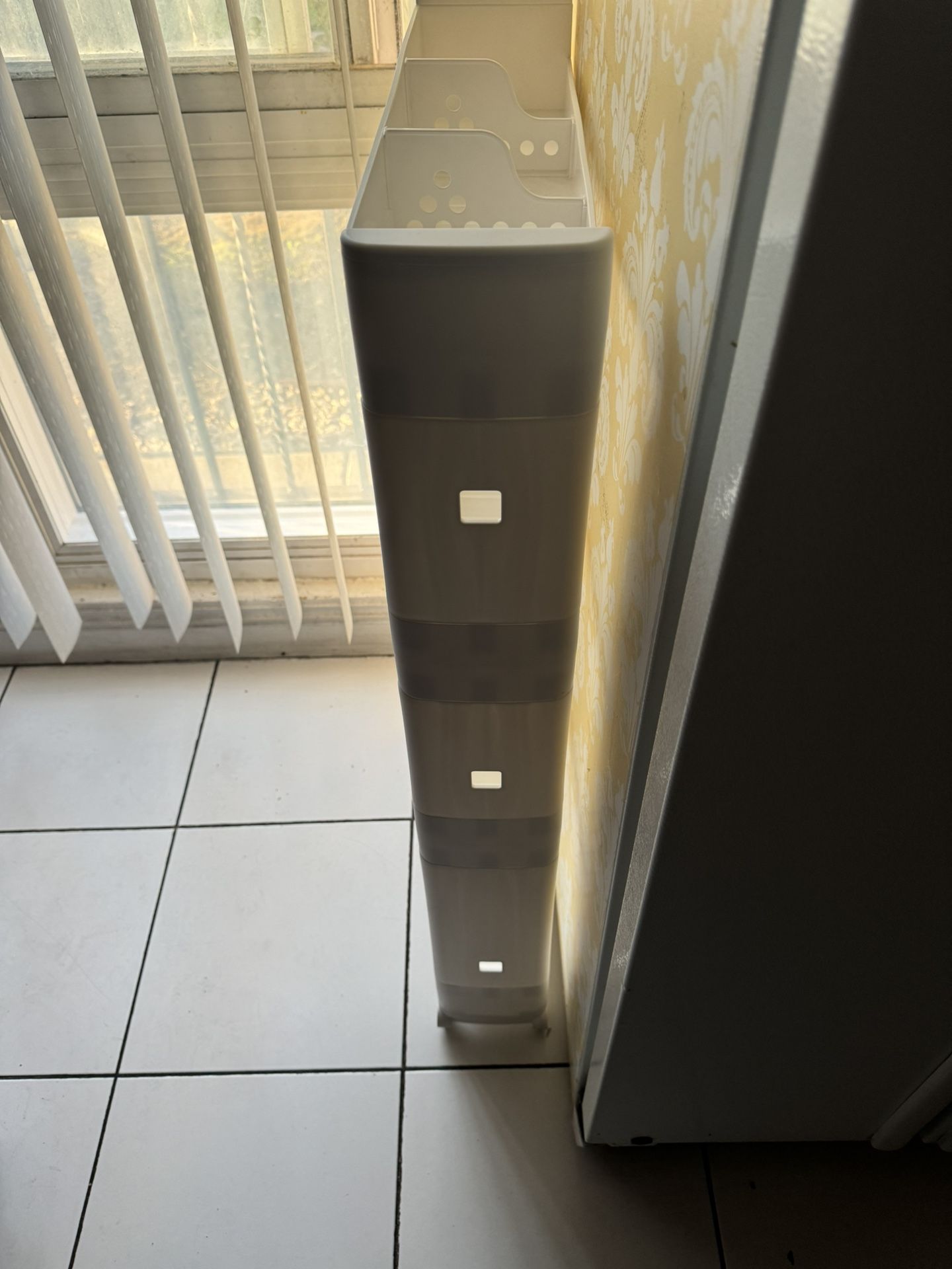 Storage Cart/ Carrito Con Almacenamiento