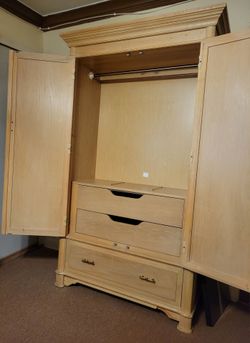 3 drawers solid wood armoire