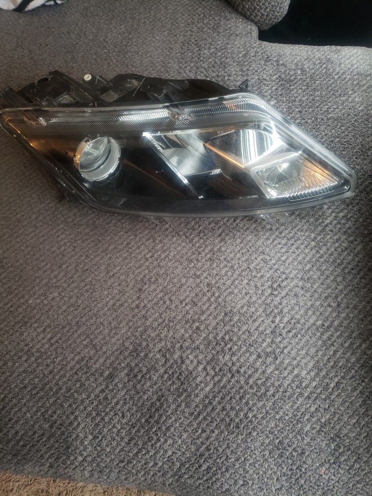 2011 Ford Fusion Right Headlight 