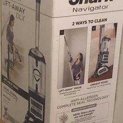 Shark Navigator Lift Away Deluxe Vacuum