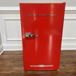 Frigidaire Retro Mini Fridge 