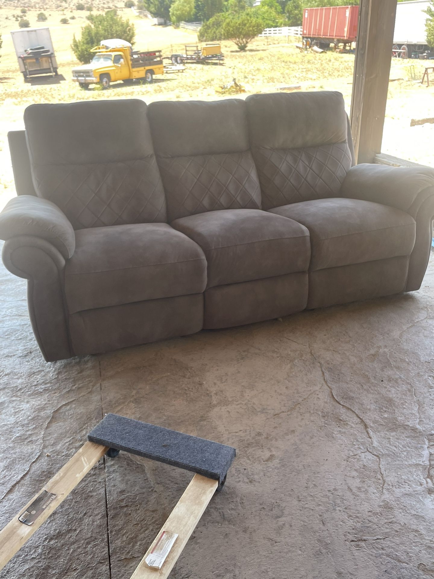Double reclining loveseat