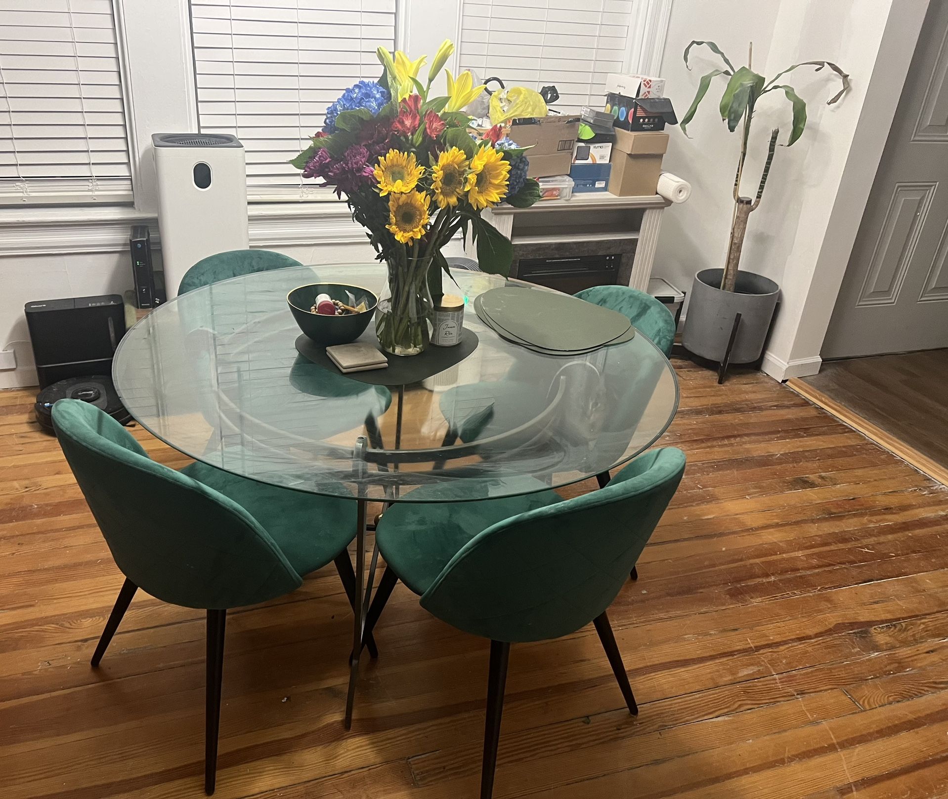 Round Glass Dining Table 