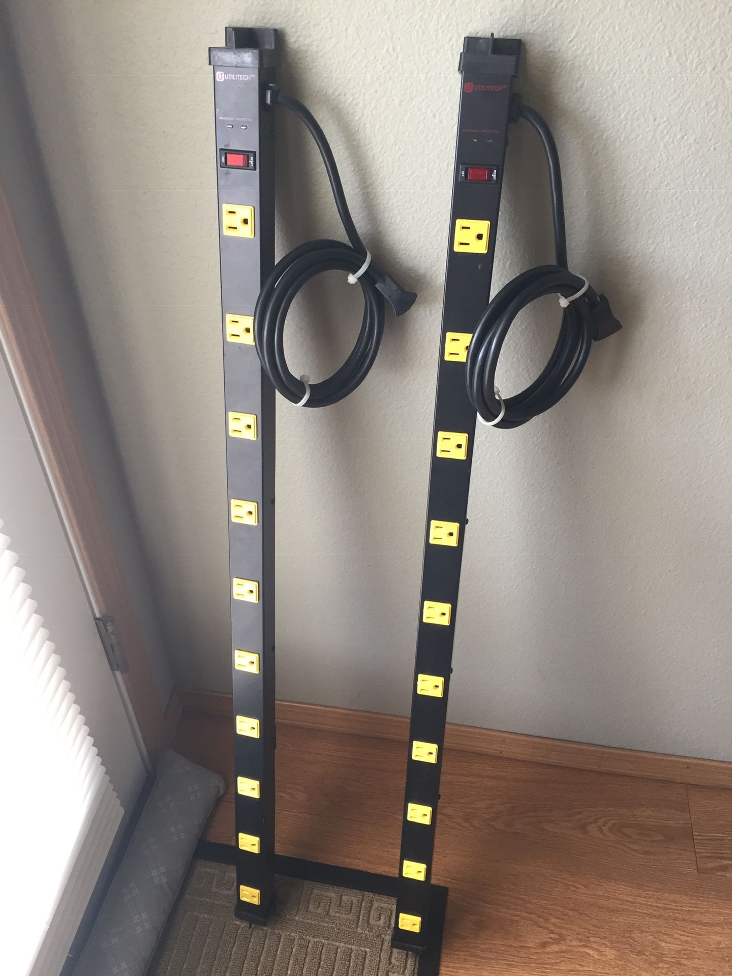 (2) Utilitech UTPBS010 10-Outlet 1500 Joules Surge Protector Power Strip
