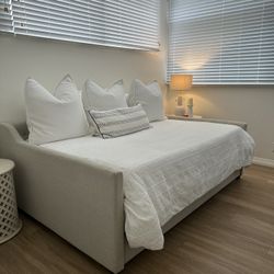 Full linen Daybed With Mattress