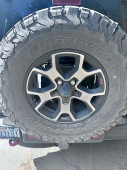 Jeep Rubicon OEM Rims w/ Goodrich KO2 285/70/R17