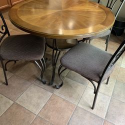 Kitchen Table And 4 Chairs