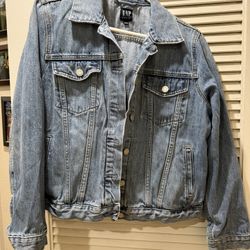 Jean Jacket GAP Size Large! 