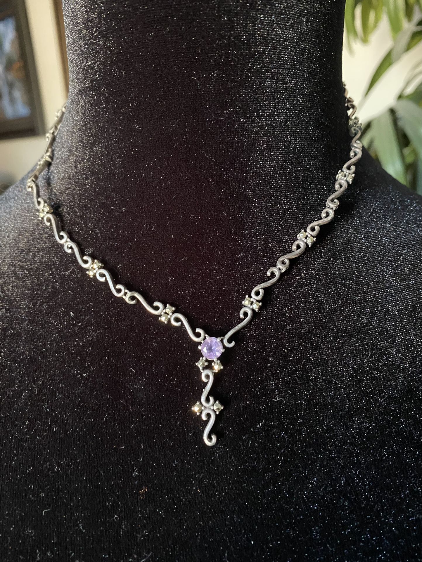 Beautiful Choker Necklace With Purple Rhinestone