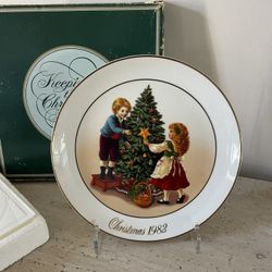 1982 AVON “ Keeping the Christmas Tradition “collector plate.