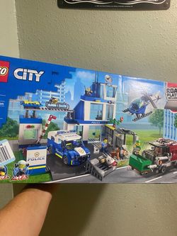 LEGO City 60316 Police Station Garbage Trk Helicopter