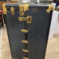 1930s Amelia Earhart Wardrobe Steamer Trunk w/ Key – Brass Hardware – Newark NJ