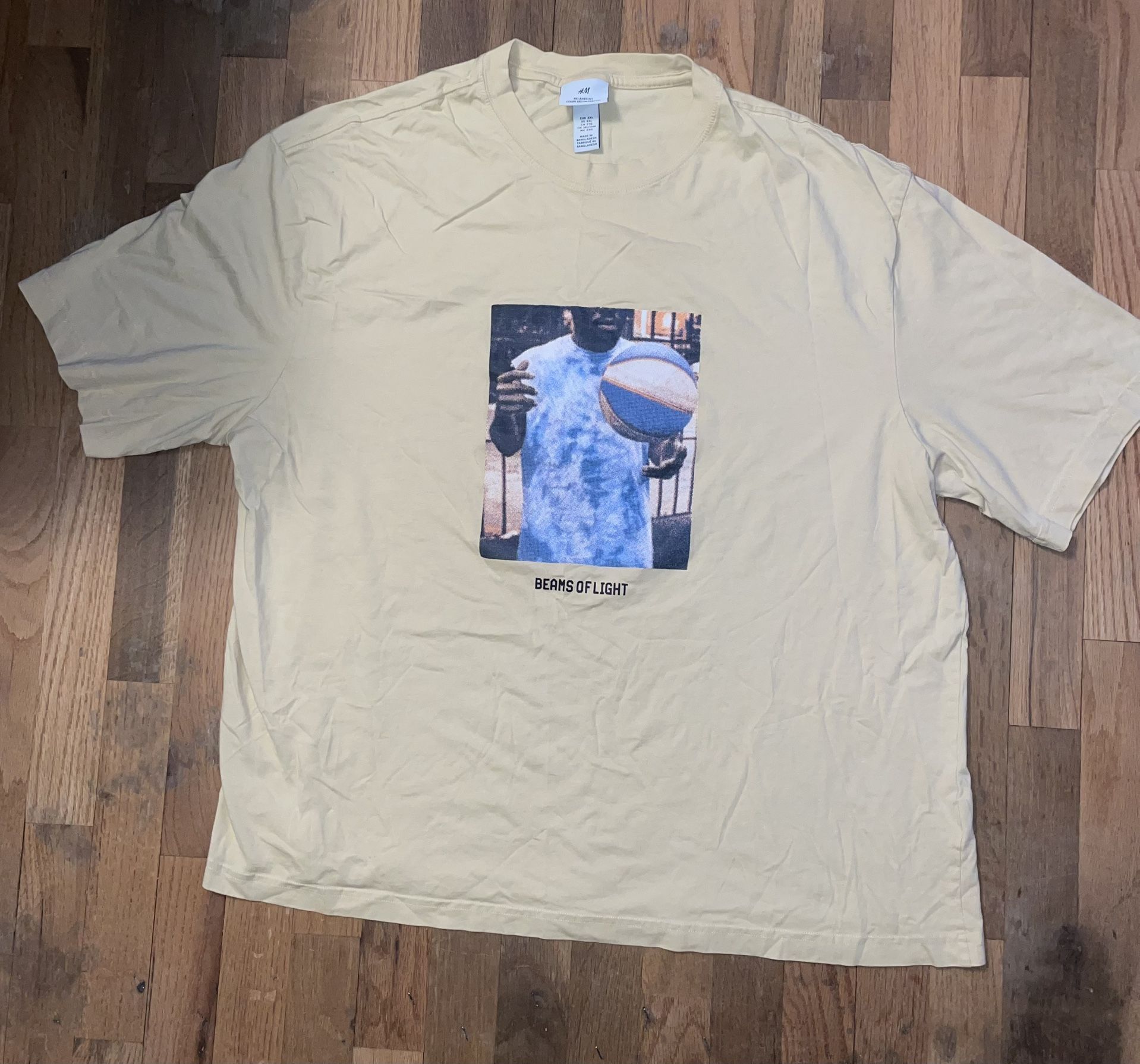 H&M “ Beams of Light” mens size 2XL T-Shirt