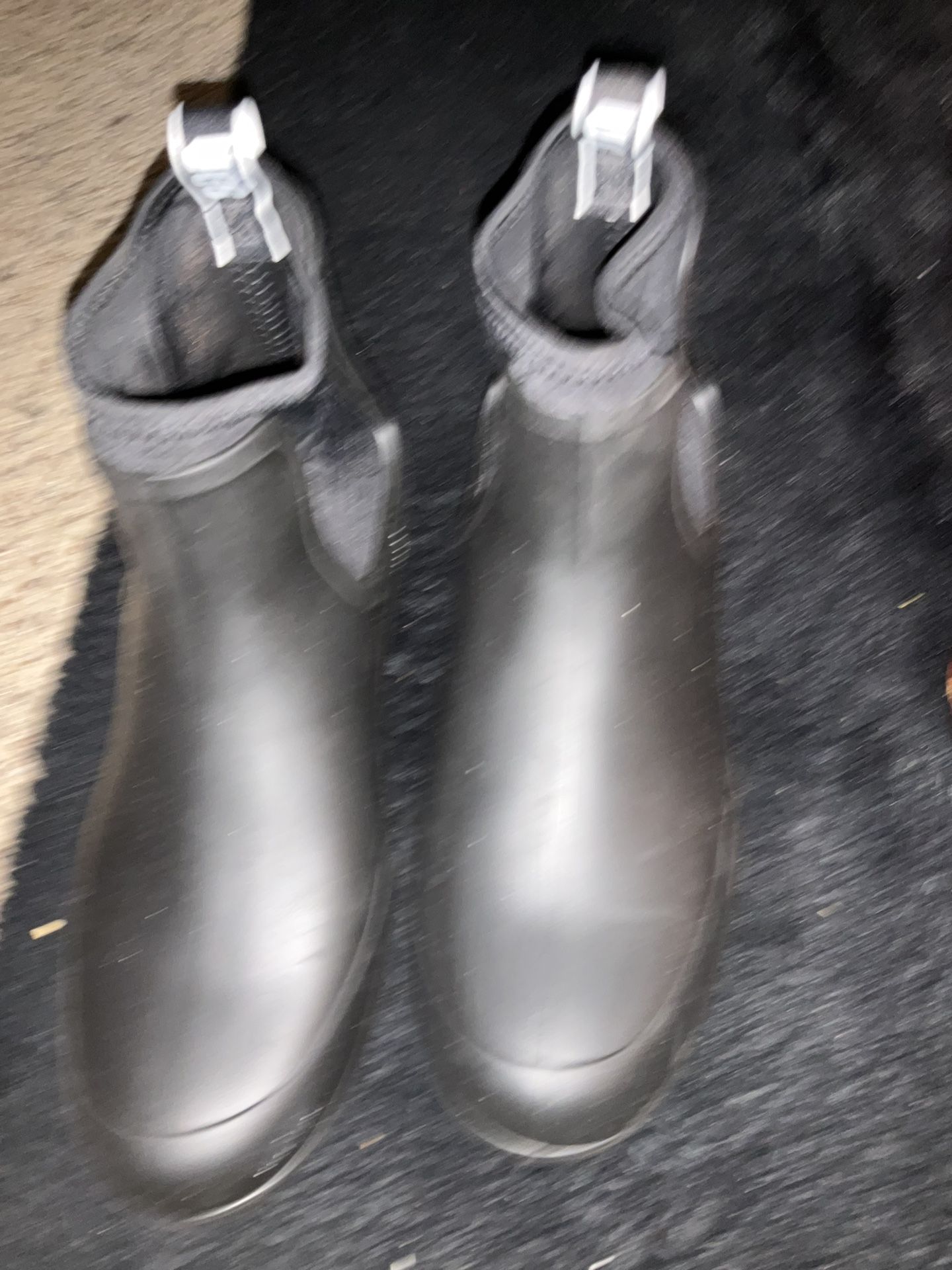 UGG RAIN BOOTS SIZE 10