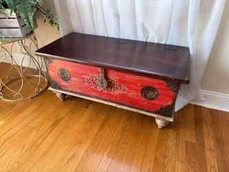 Ornate Distressed Chest/Coffee Table