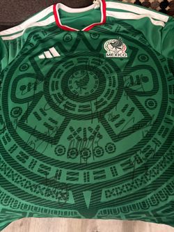 Original Mexico jersey signed by players + Marco Fabian