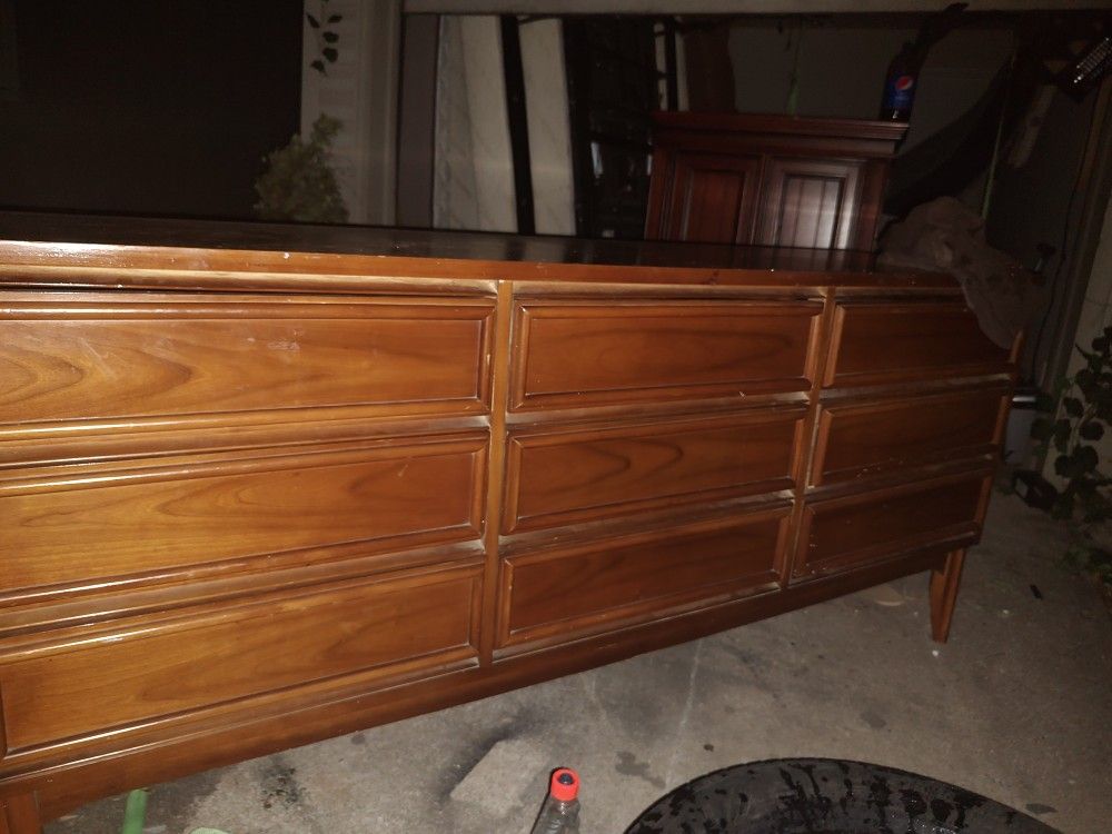 Vintage Mid Century Modern 9 Drawer Dresser
