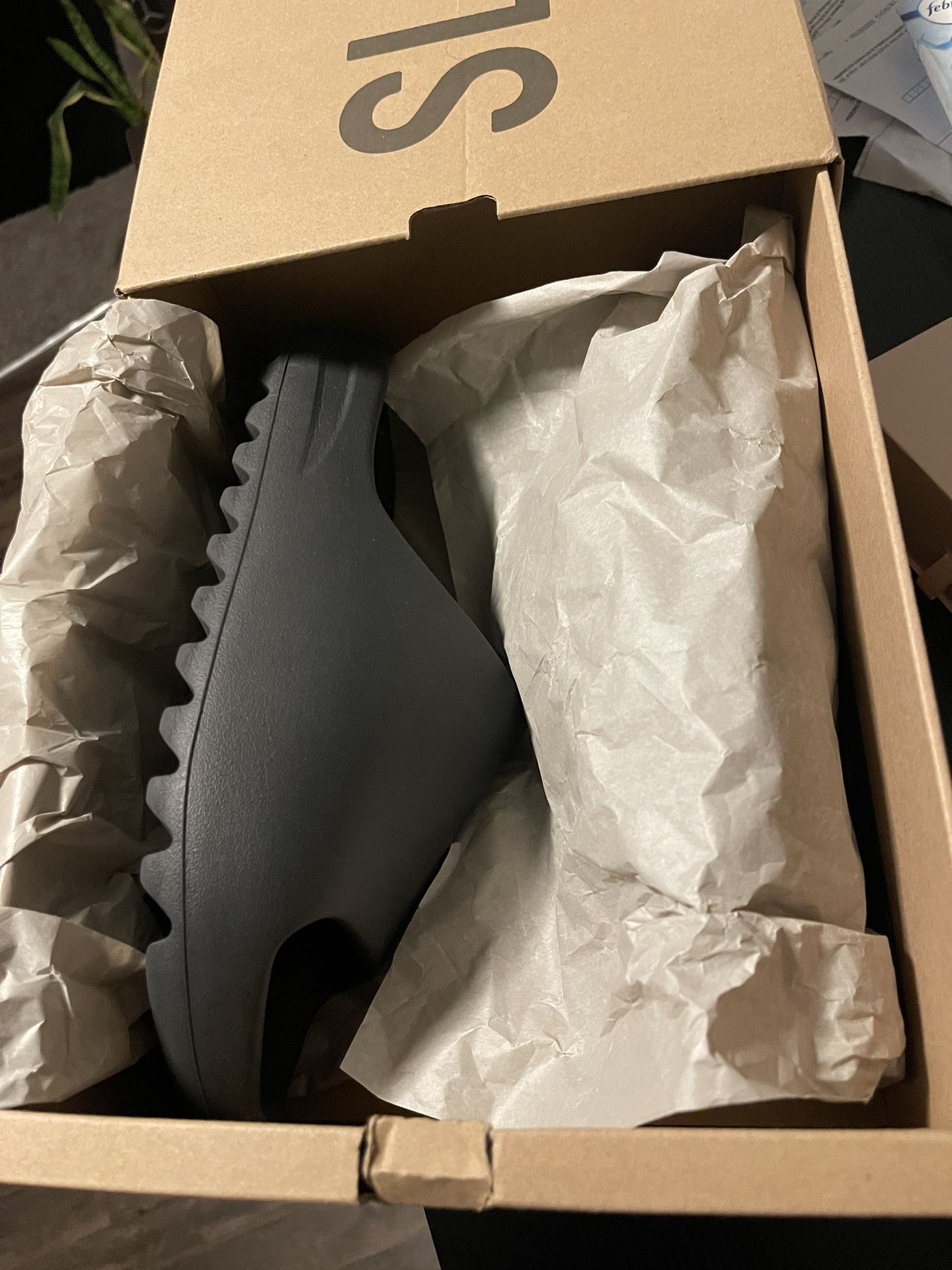 Yeezy Slides Onyx