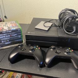 Xbox One | 2 Controllers | 8 Games | 1Tb Drive