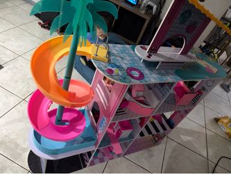 Barbie house with furniture