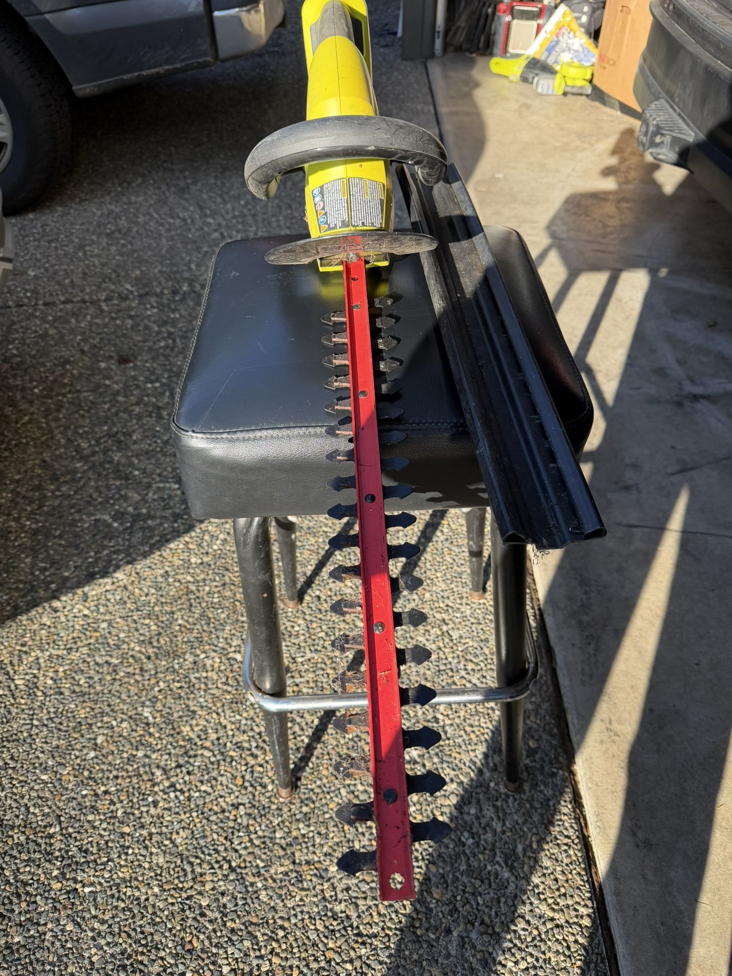 Ryobi P2603 hedge trimmer