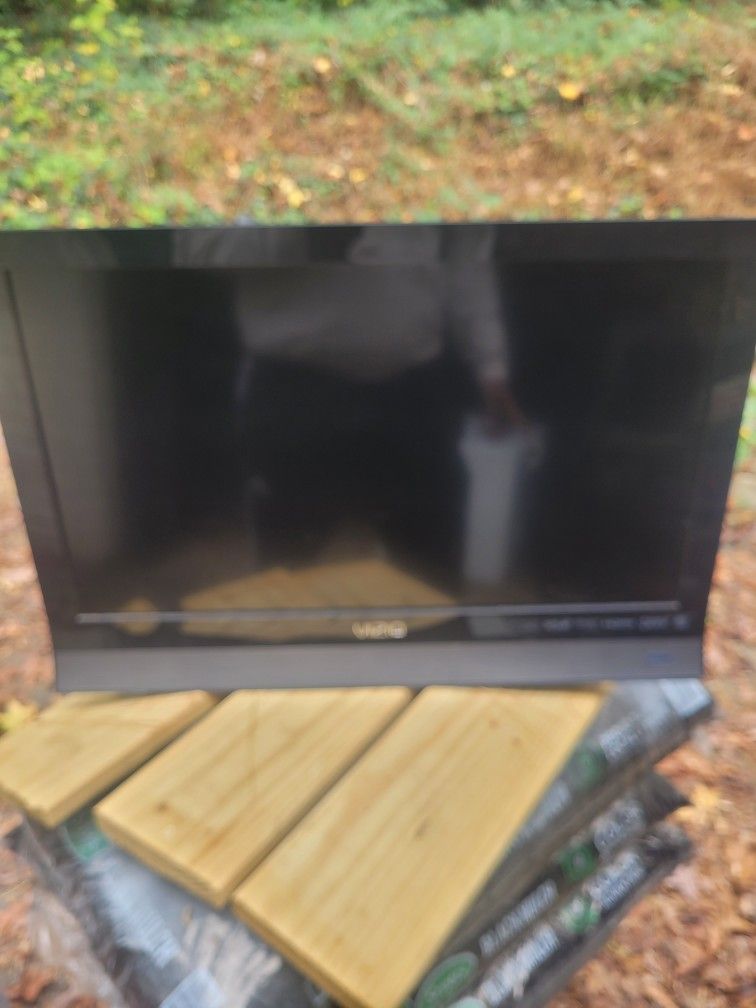 Vizio - 26" Class (26" Diag.) - LED-LCD TV - 720p - HDTV