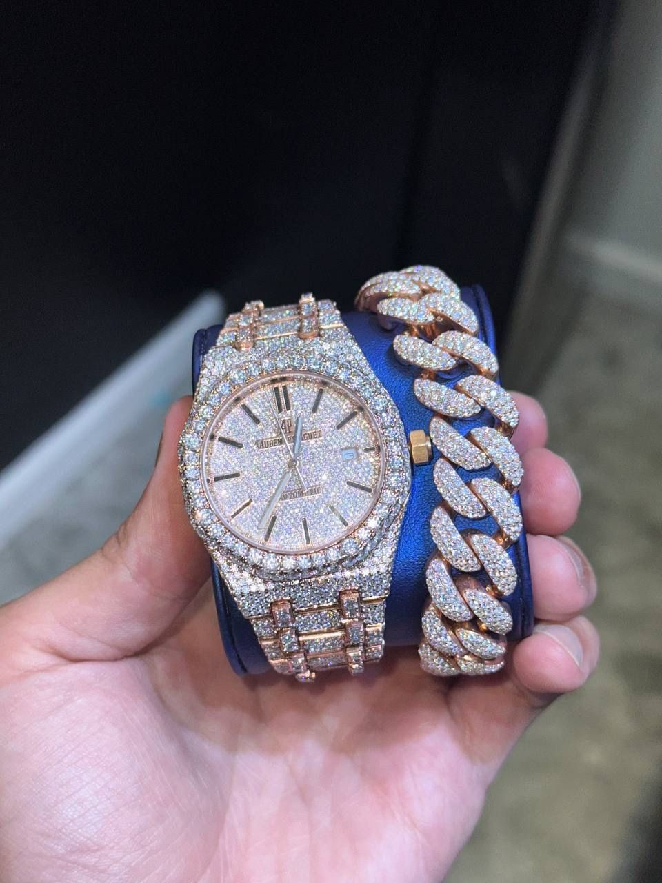 Flash AP Bundle Deal π° Price : Only $1000 Total β
AP Box And Papers Included π VVS D-Color Moissanite Stones βοΈ Does Not Fade Or Tarnish