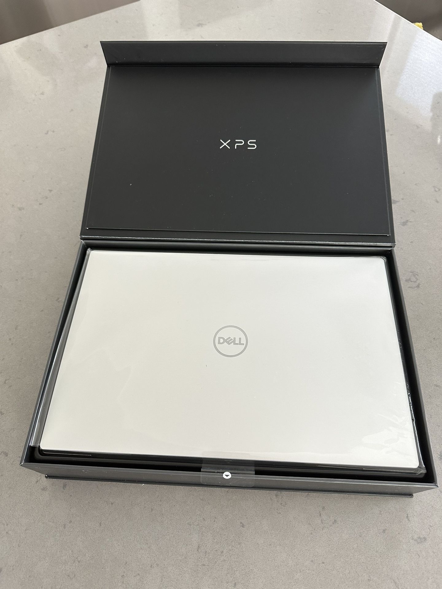 Brand new Dell XPS 9310 i7 Core  16GB RAM 