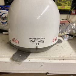 Dish Winegard X1 Portable Satellite / Tailgater Dish