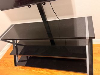 43’ inch Tv with a TV stand