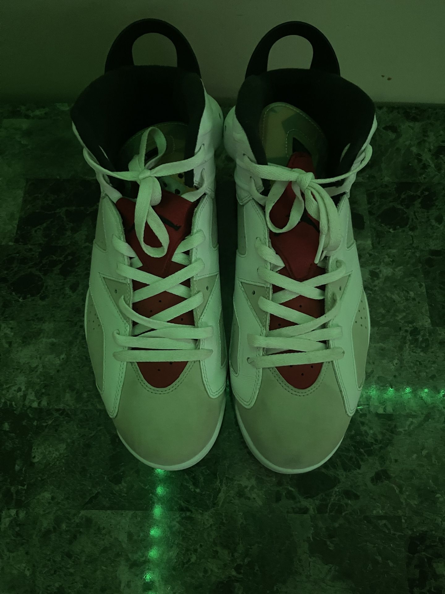 Air Jordan six retros Bugs Bunny size 12