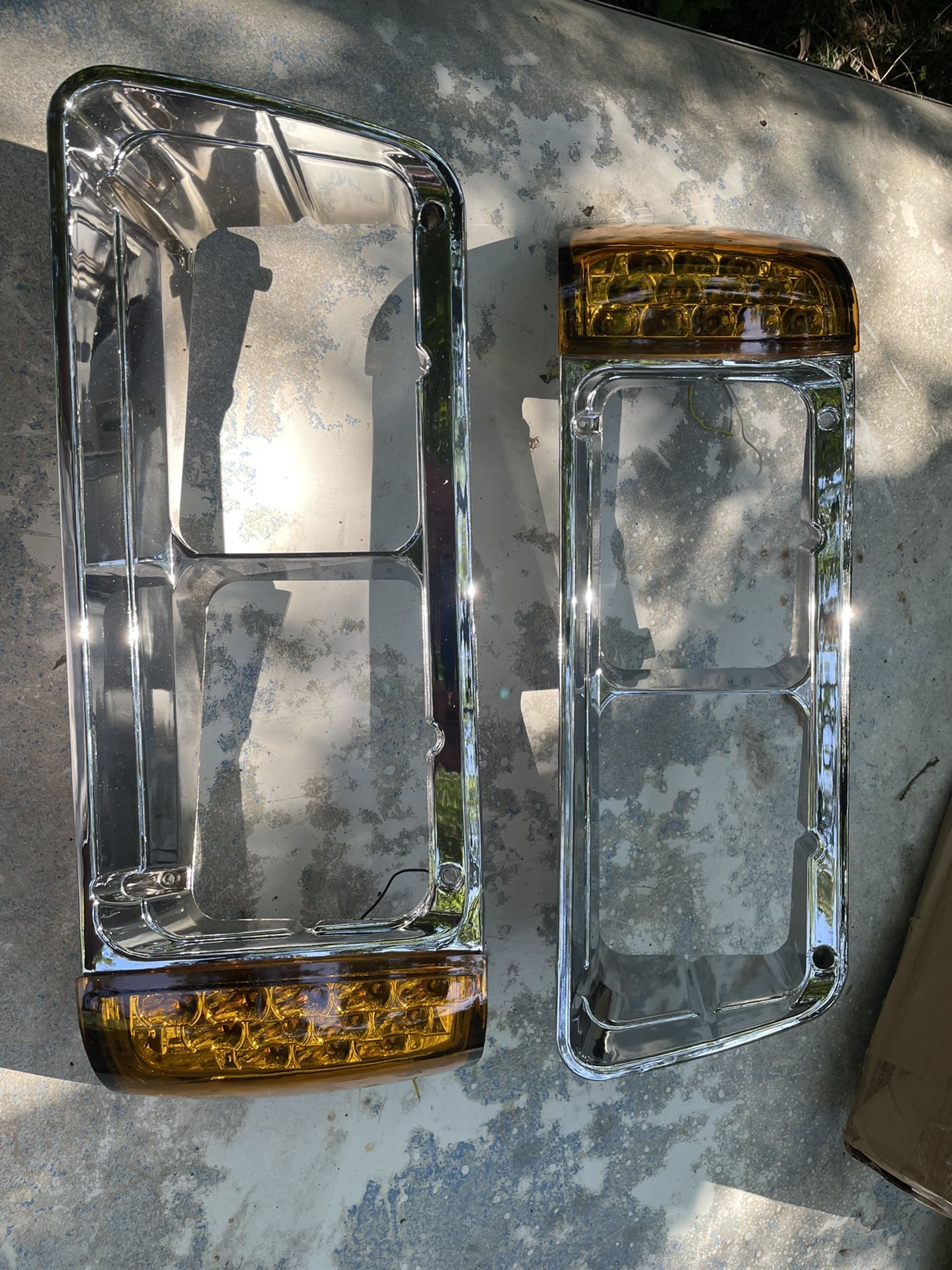 Freightliner FLD Chrome Headlight Bezels With Led Turn Signal And Parking Light