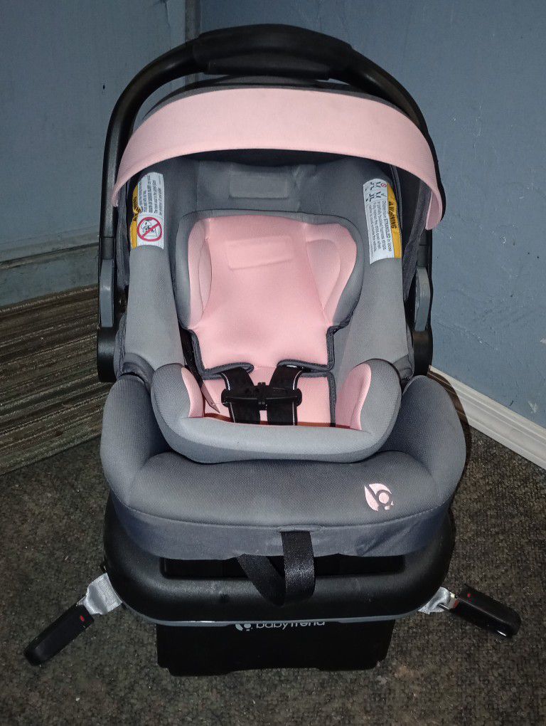 NEW**   Infant Car Seat w/ Base Attachment 