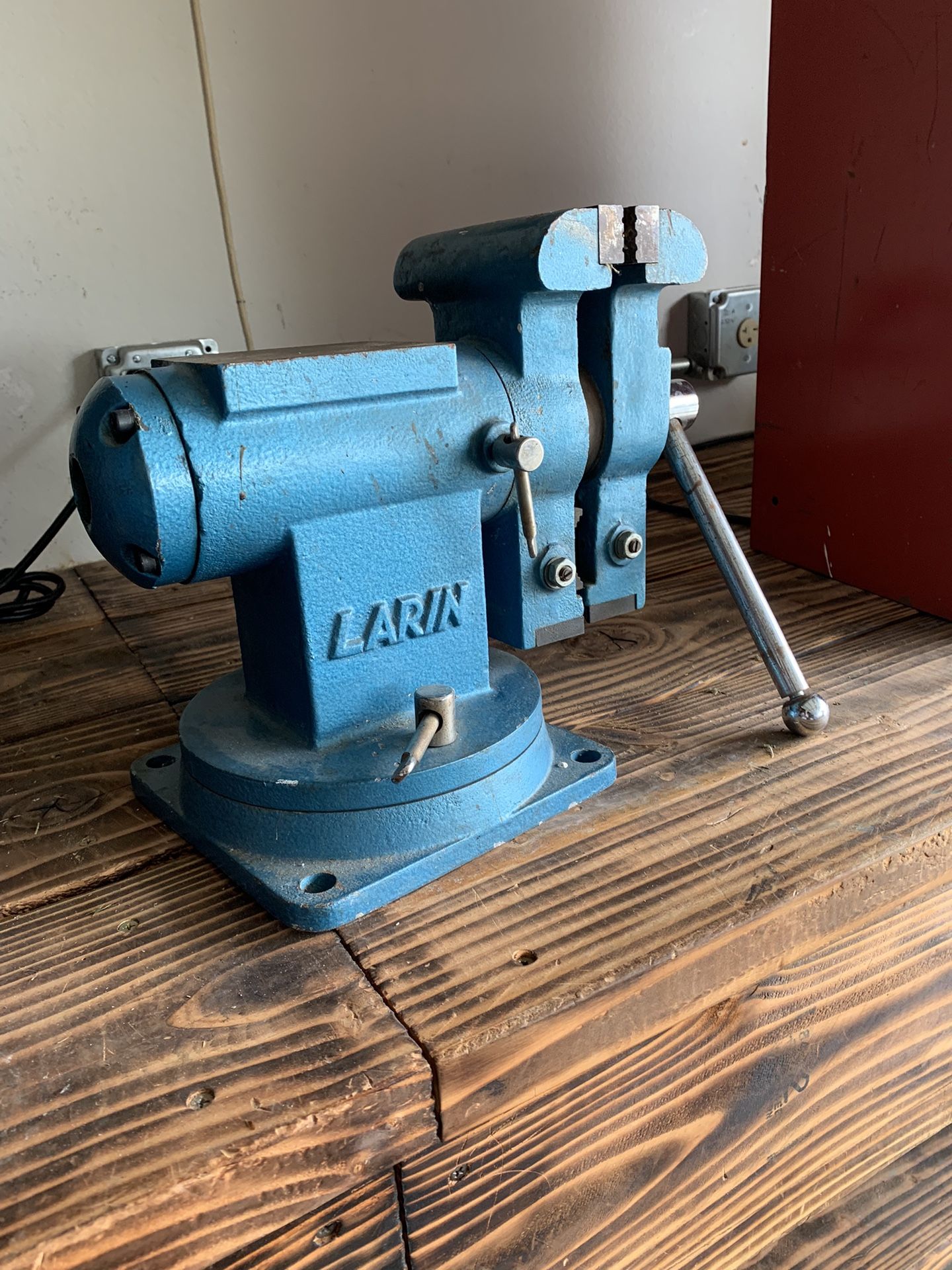 5” HEAVEY DUTY ADJUSTABLE VISE for Sale in Hemet, CA - OfferUp
