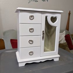 Jewelry And Necklace Organizer
