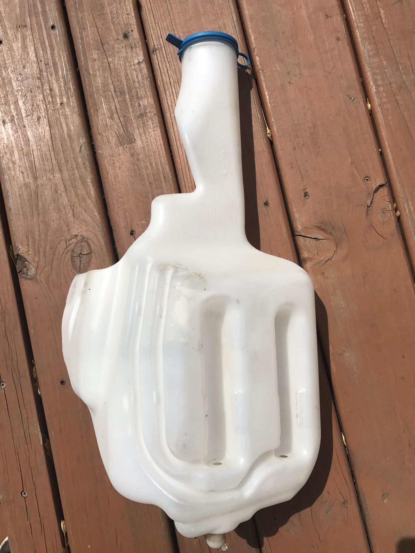 Mercedes sprinter windshield washer reservoir A9064900239