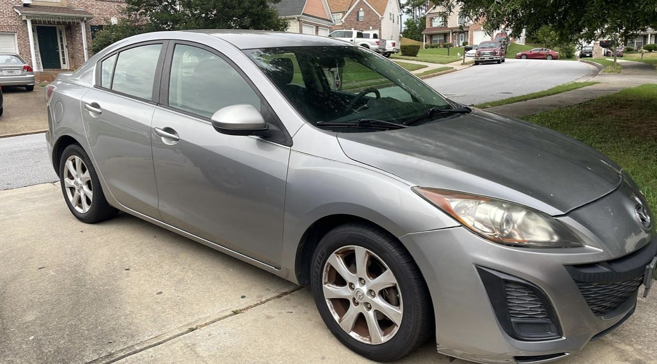 Carro Mazda 3, Año 2011