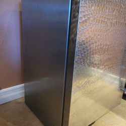 24" ULine Beverage/Icemaker Ref