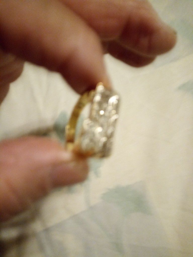 14 Kt Ring Gold  Yellow   Luis Name   Like New 