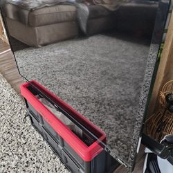 32 In Onn Roku HD TV Great Condition 