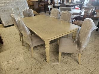 Brand New Floorsample Table Set