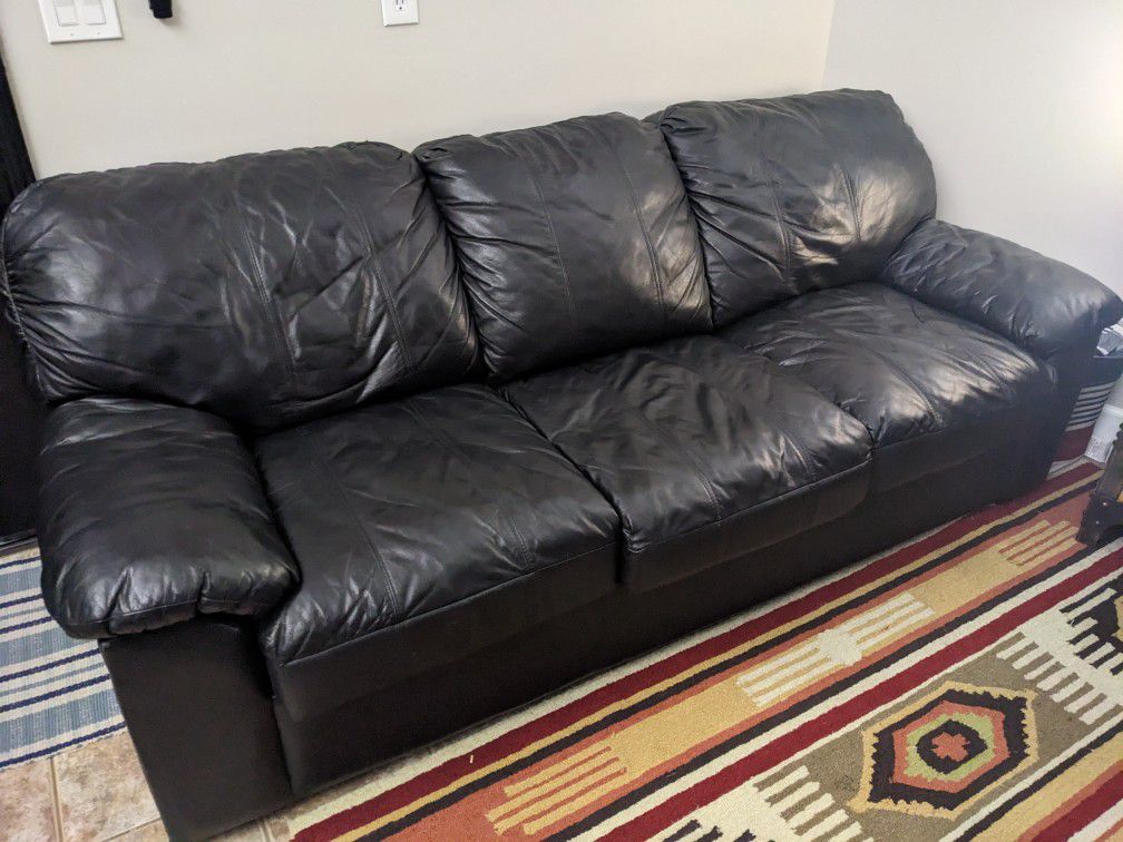 Full Size Pull Out Leather Couch - 38"x 91"
