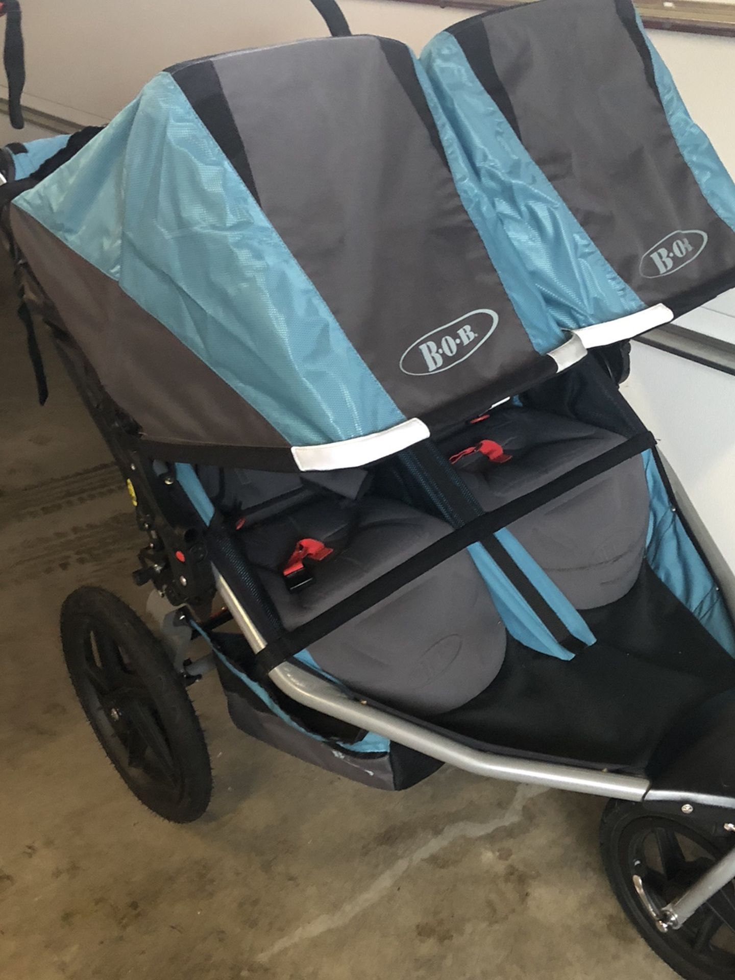 BOB Revolution Double Jogging Stroller & rain shield