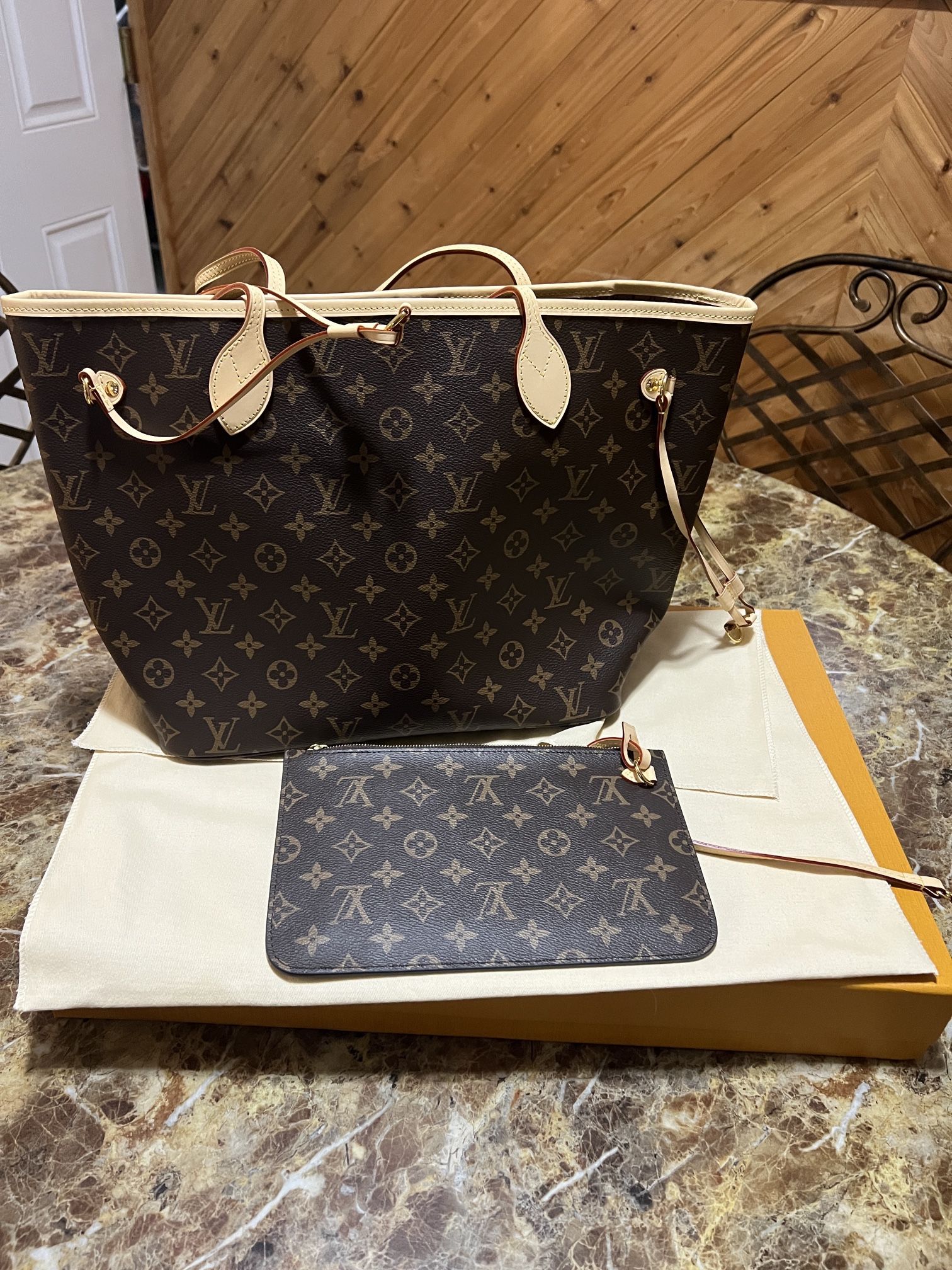 Louis Vuitton Neverfull MM With Pouch