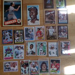 Old Sports Cards Not Sure What's All Here Found In Locker No Offers No Trades 75th Ave And Indian School