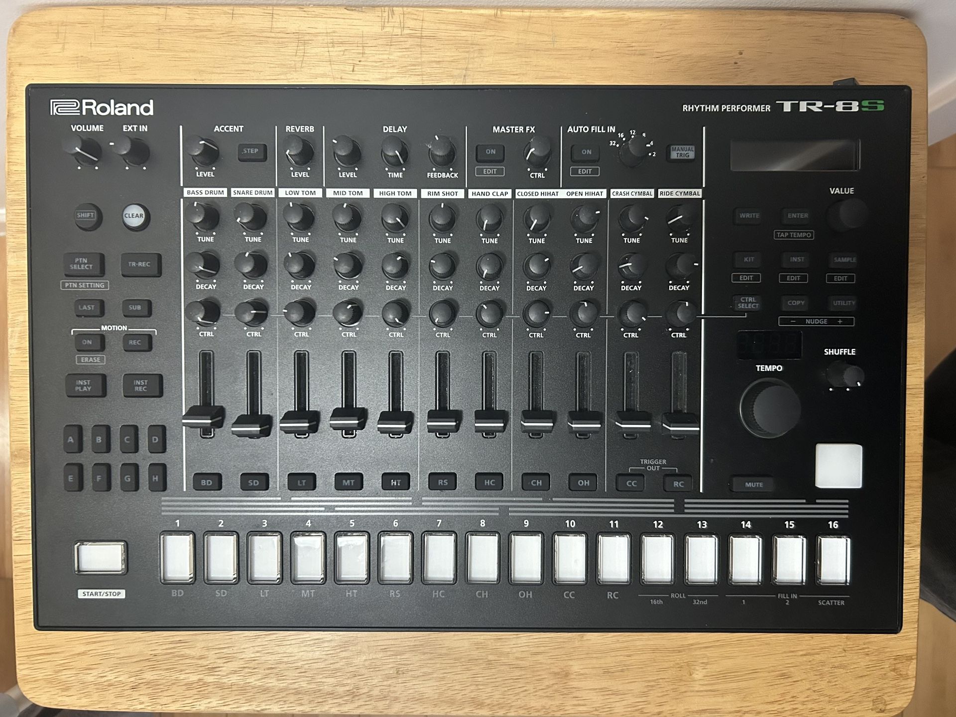 Roland TR-8S