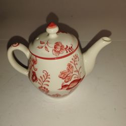 Lovely Petite Williamsburg Tea Pot